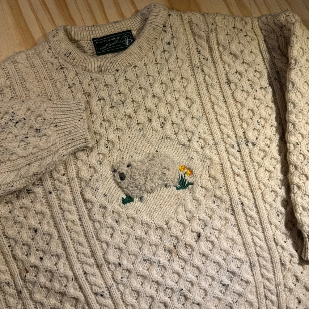 British Wool Naturally Sheep Embroidery Cable Knit Sweater Cream Size Large